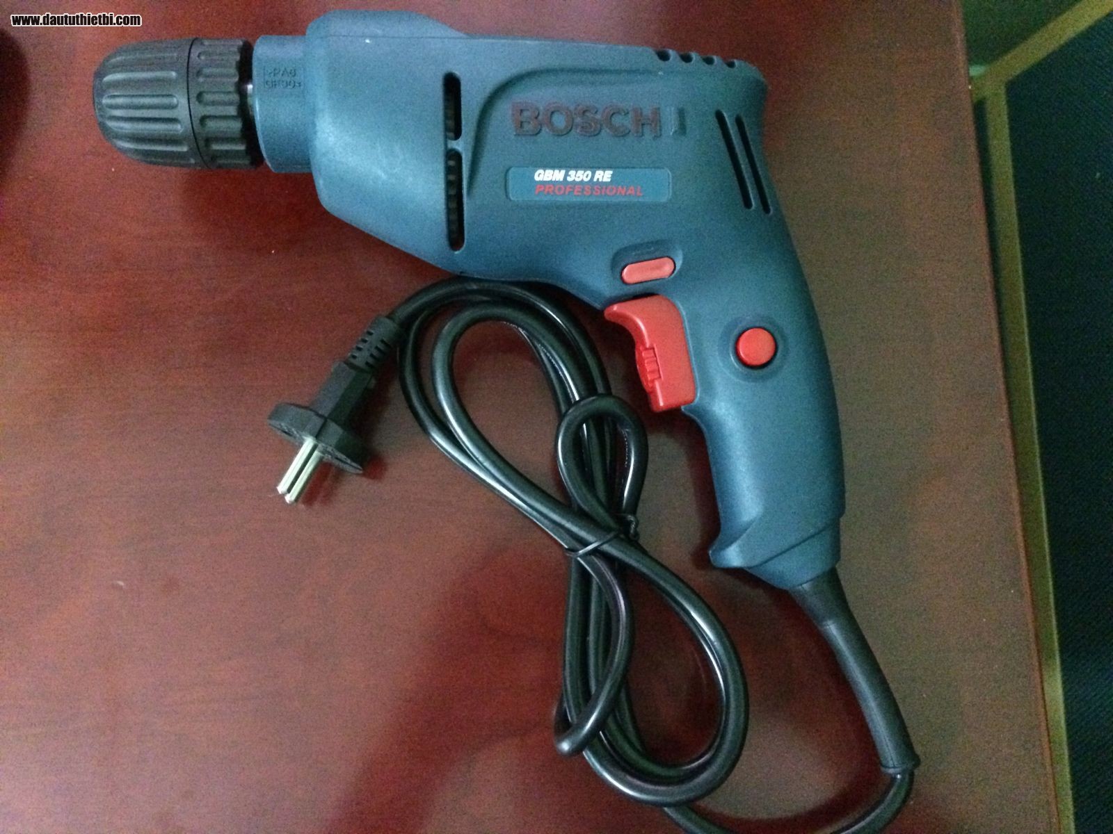 Máy khoan BOSCH 550W